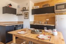 Apartment in Genos - hoomy10463