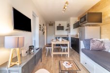 Apartment in Genos - hoomy10463