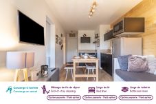 Apartment in Genos - hoomy10463